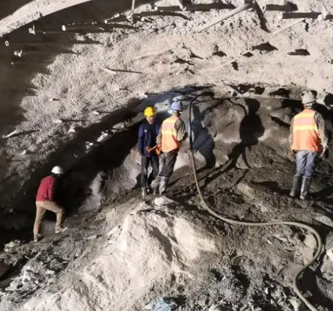 乐至拱顶带模注浆料的施工流程及注意事项